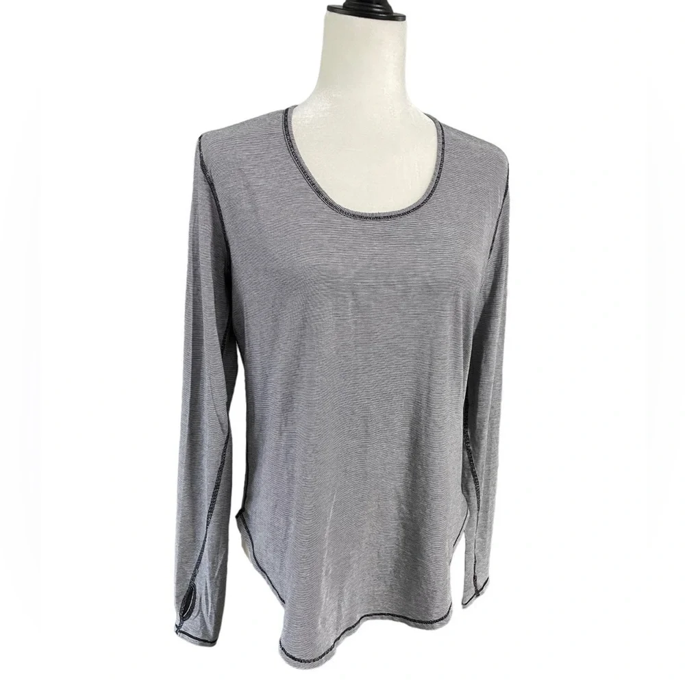 Lululemon Yogini 5 Year Long Sleeve Tee in Wee Stripe Black White size 8